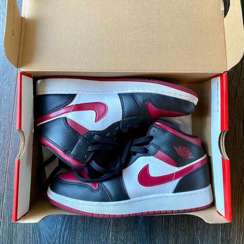 Nike Air Jordan 1 6.5Y black white maroon high top